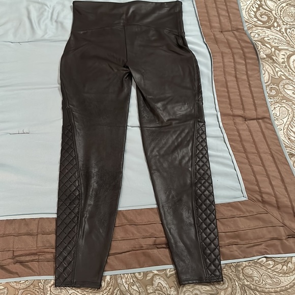 NWT Spanx Quilted Faux Leather Leggings in Very Black - Picture 10 of 10